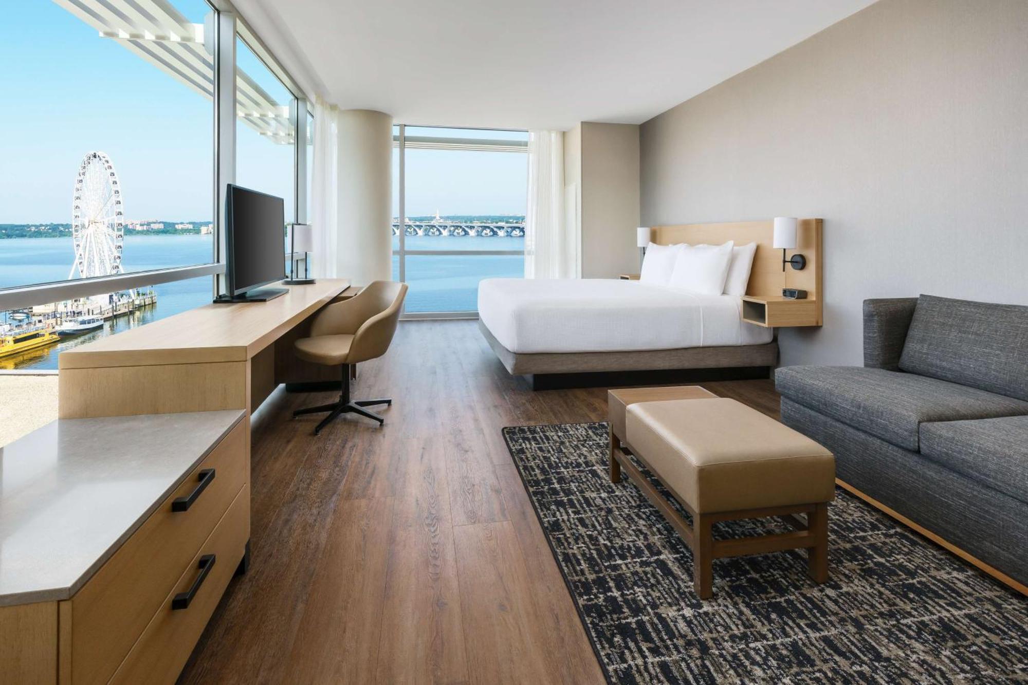 Hyatt Place Hotel 3*