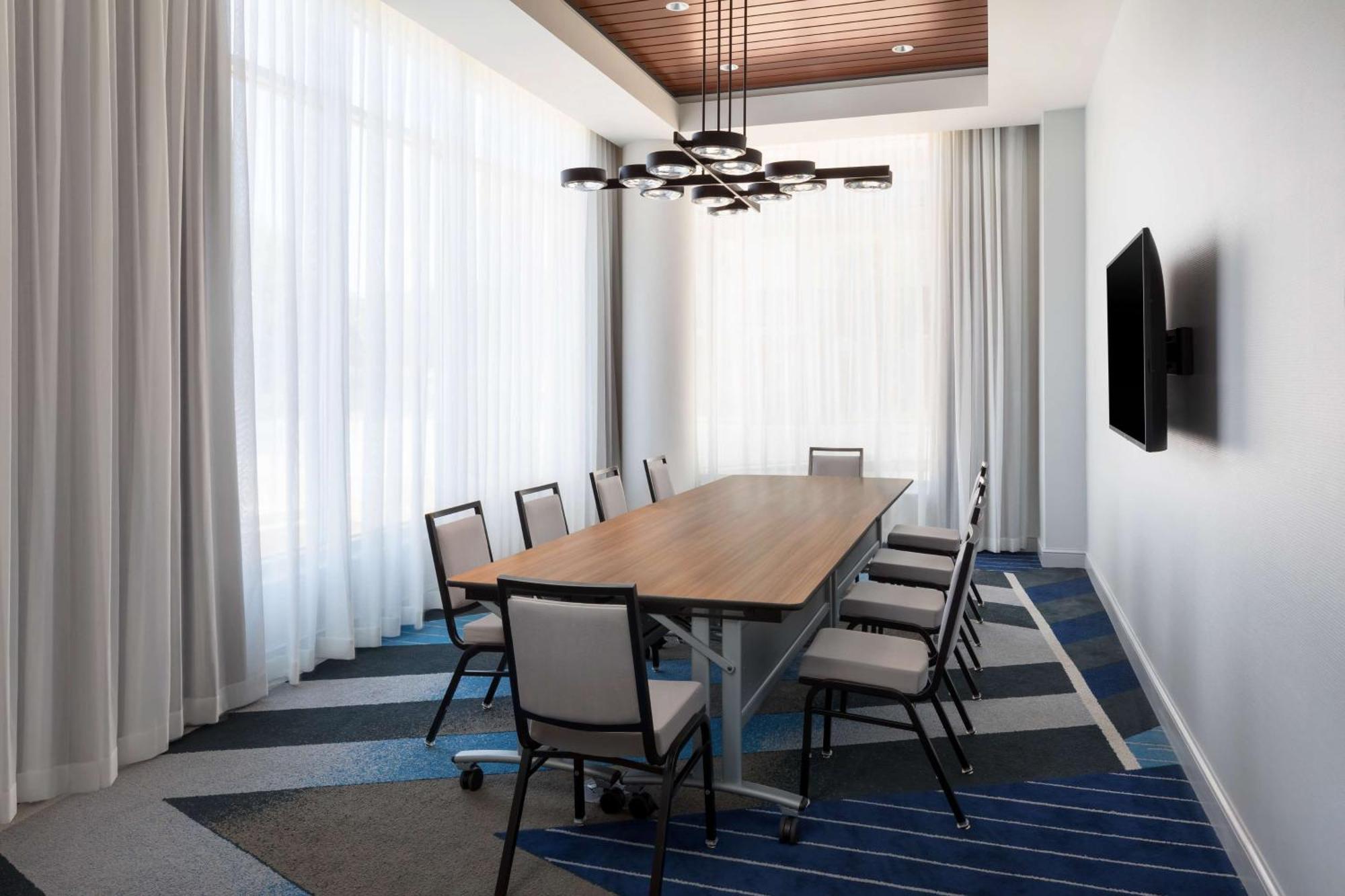 Hyatt Place Hotel 3*